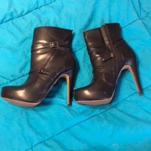 Black heeled boots